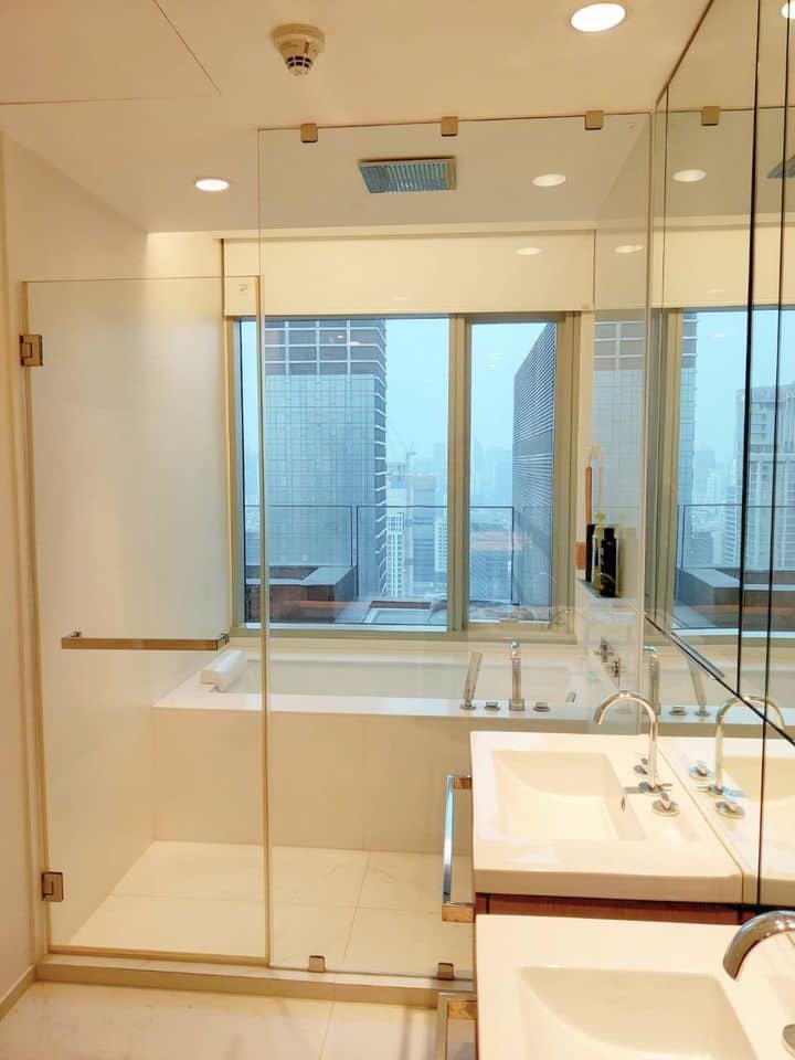 185 Rajadamri, bathroom published with the listing