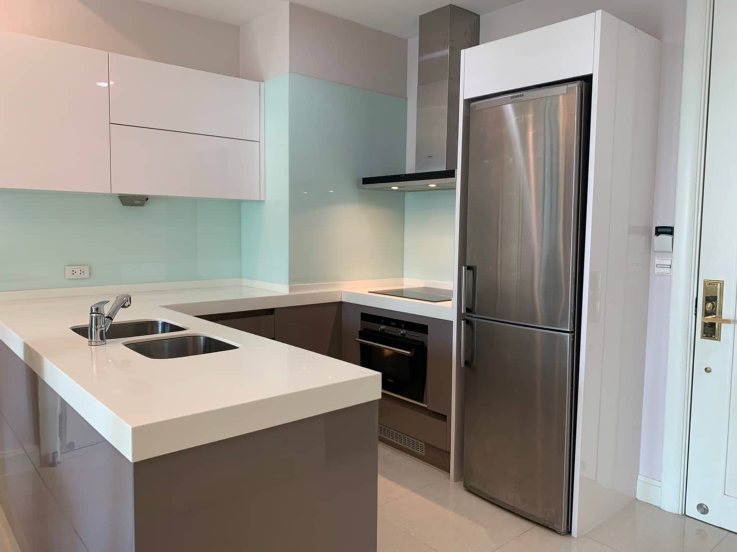 Q Langsuan, unit published with the listing