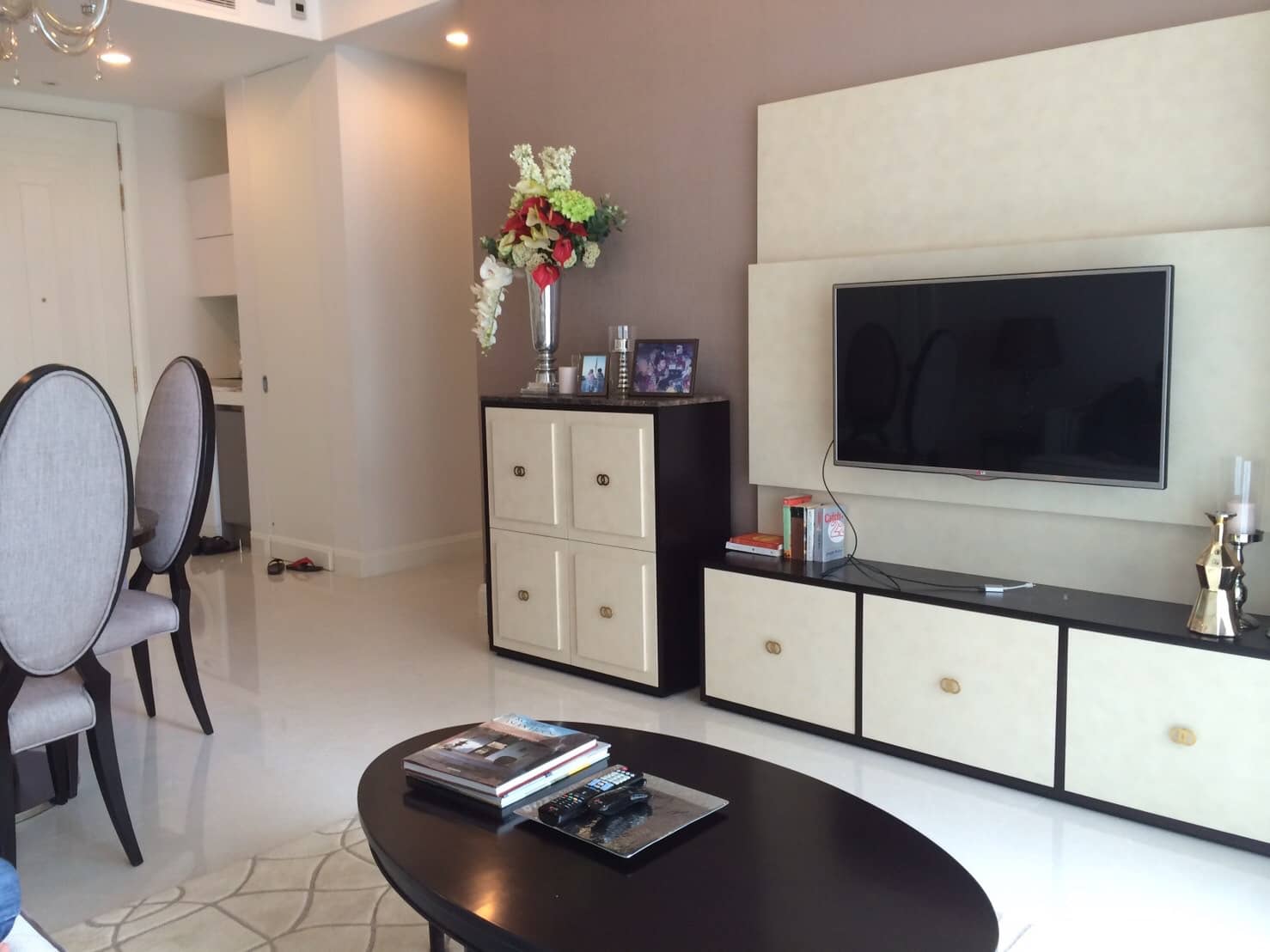 Q Langsuan, unit published with the listing