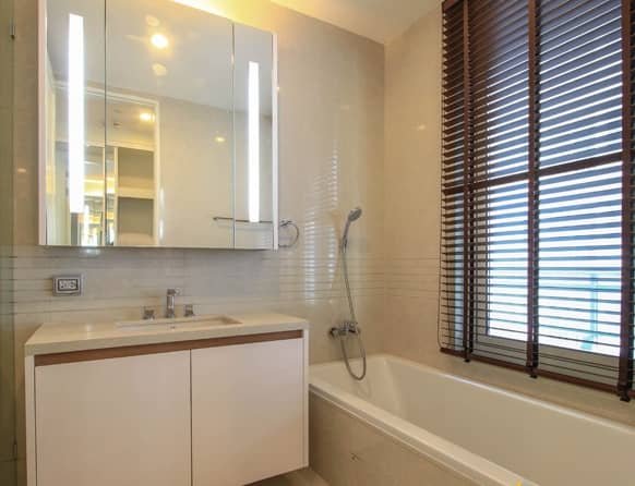 Q Langsuan, unit published with the listing