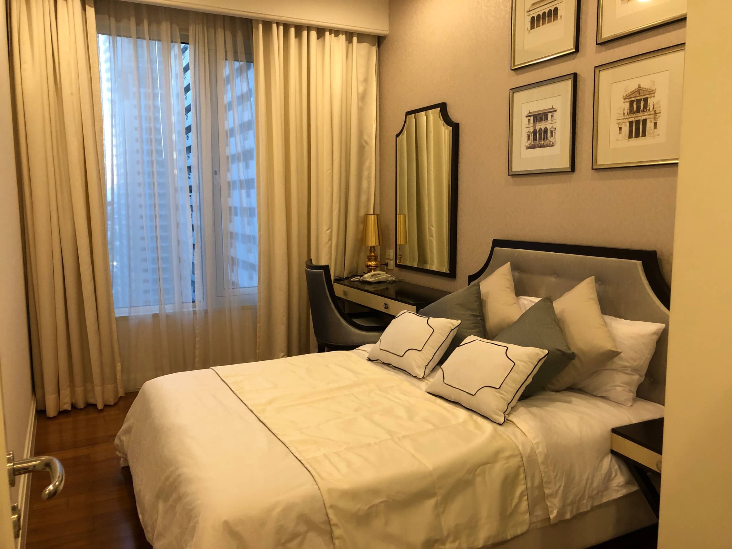 Q Langsuan, unit published with the listing