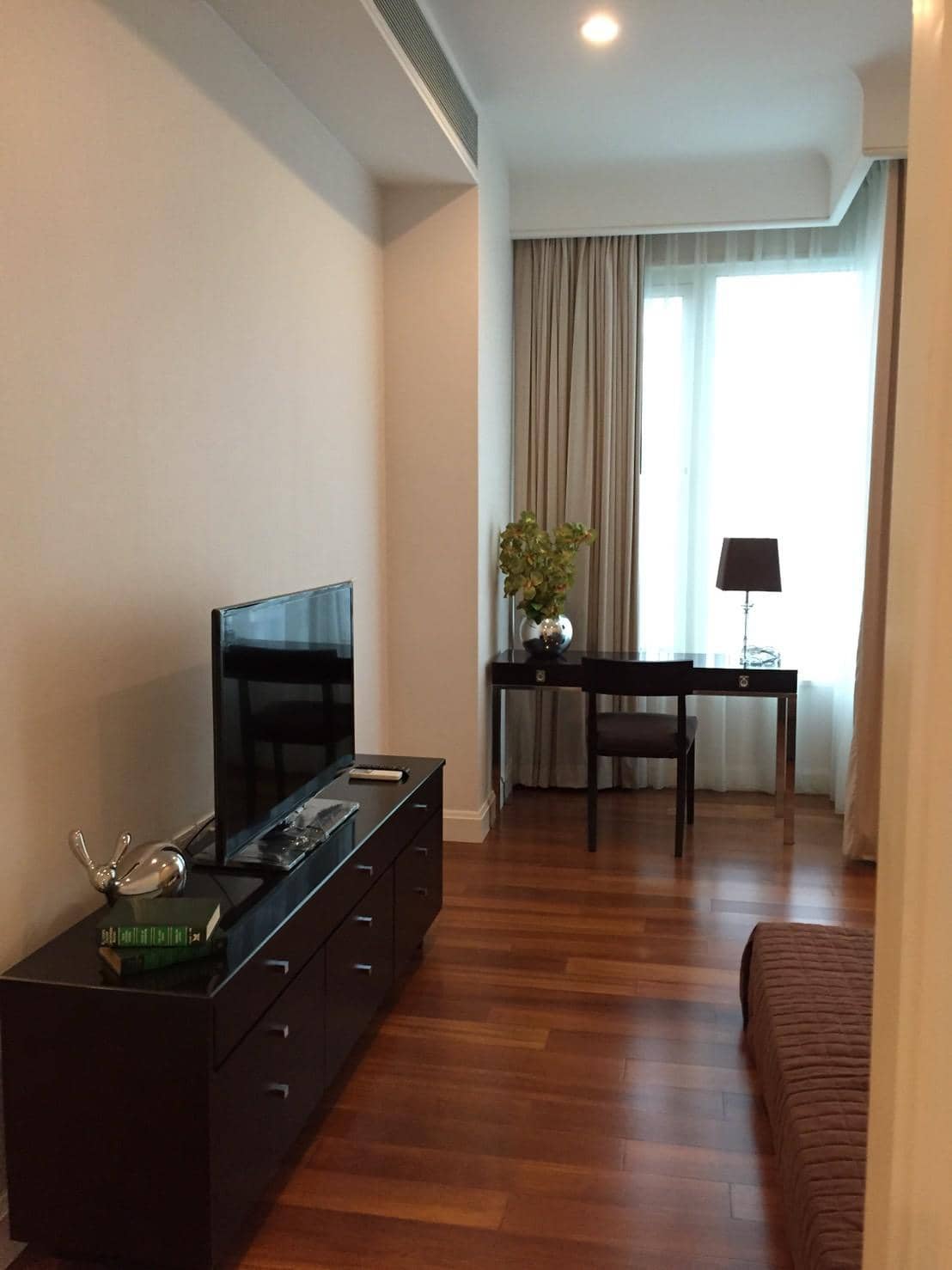 Q Langsuan, living room published with the listing