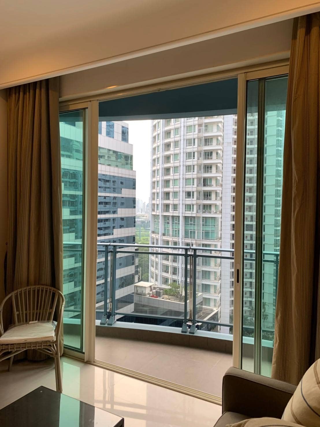 Q Langsuan, balcony published with the listing