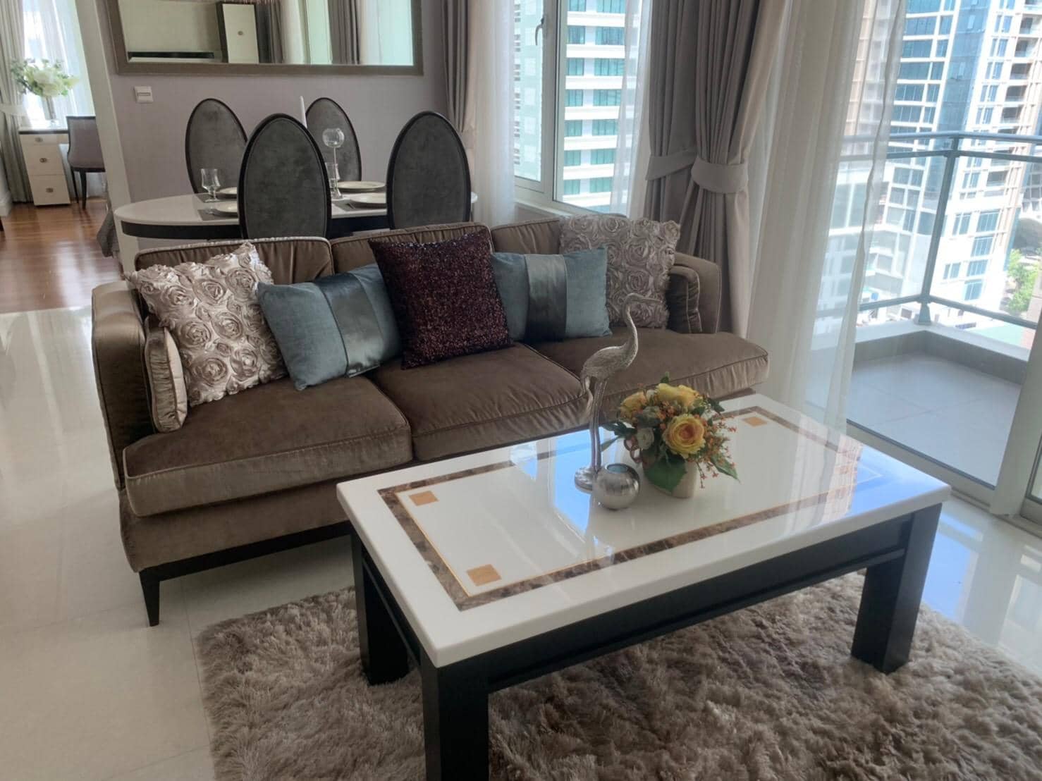 Q Langsuan, living room published with the listing
