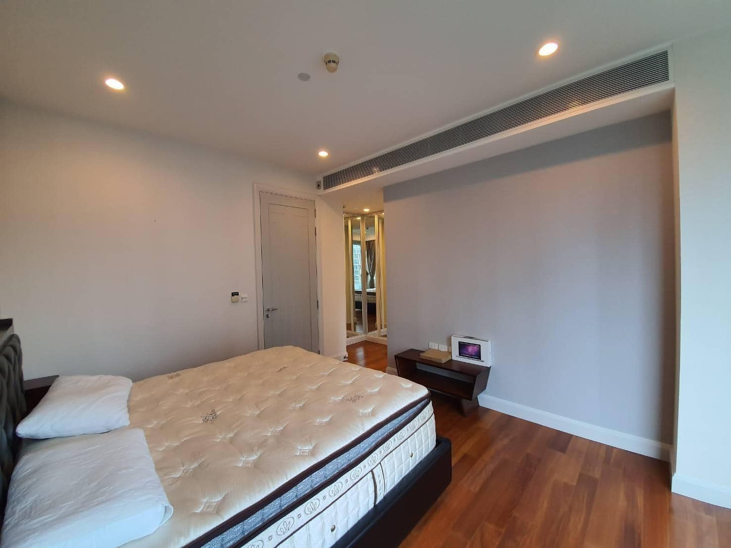Q Langsuan, bedroom published with the listing