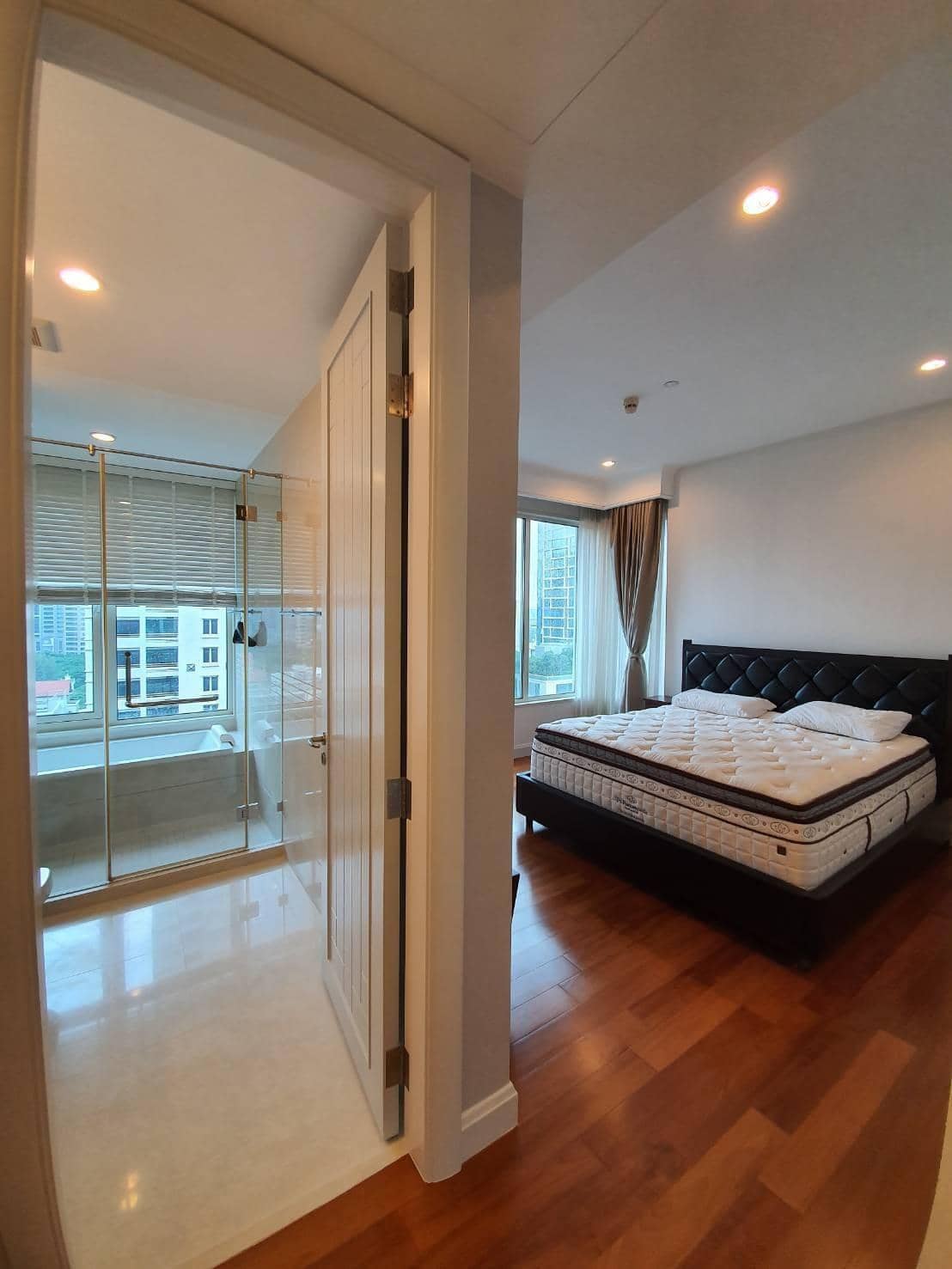 Q Langsuan, bedroom published with the listing