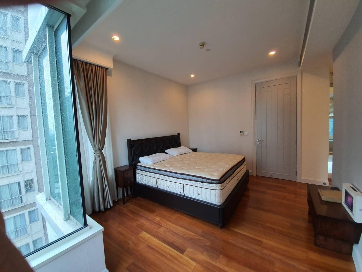 Q Langsuan, bedroom published with the listing