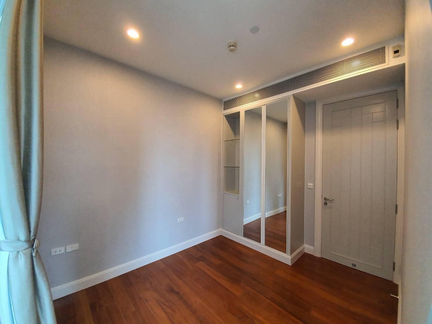 Q Langsuan, storage published with the listing