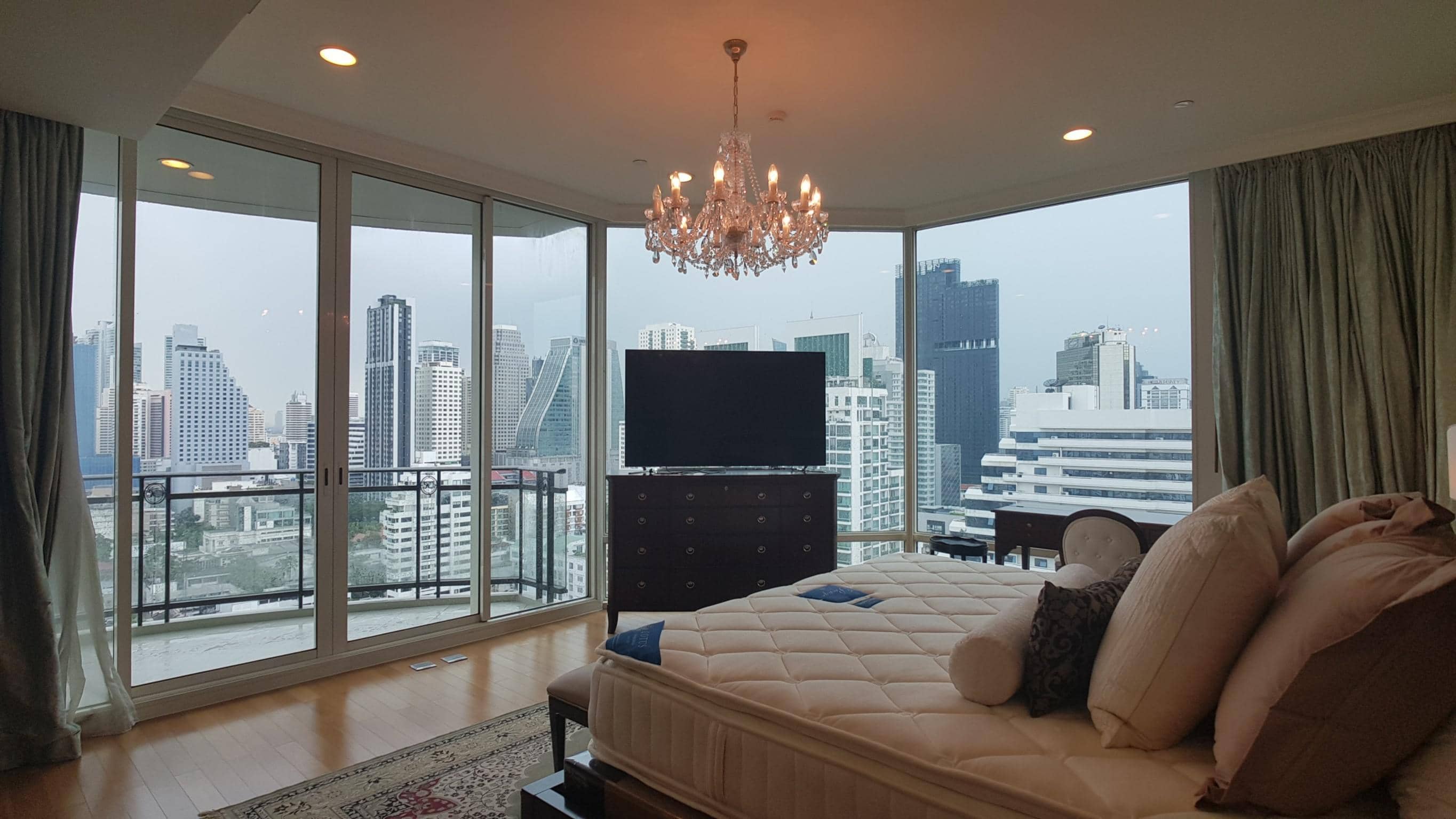 Royce Private Residences, bedroom published with the listing