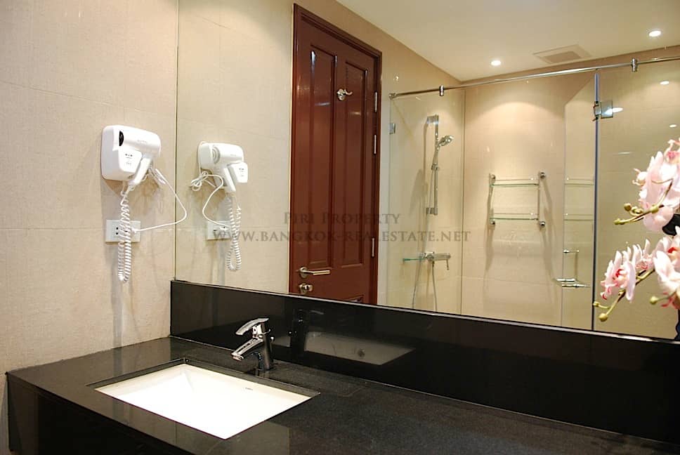 Baan Rajprasong Condominium, bathroom published with the listing