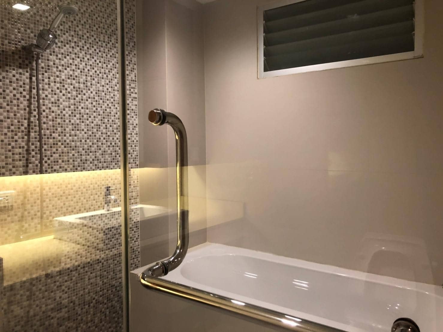 The Rajdamri, bathroom published with the listing