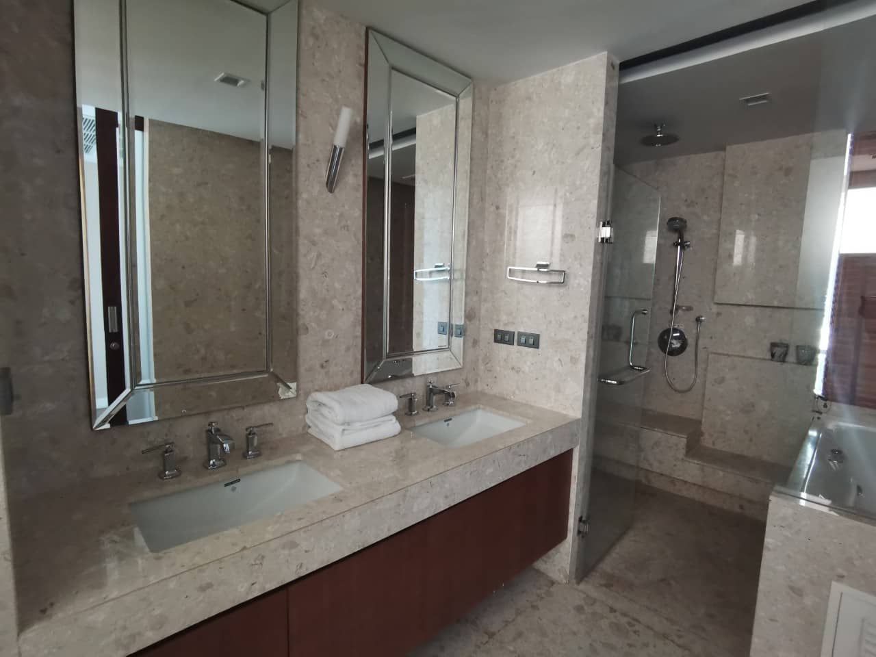 The Rajdamri, bathroom published with the listing