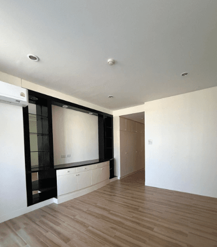 River House Condominium, living room published on the PropertyScout card