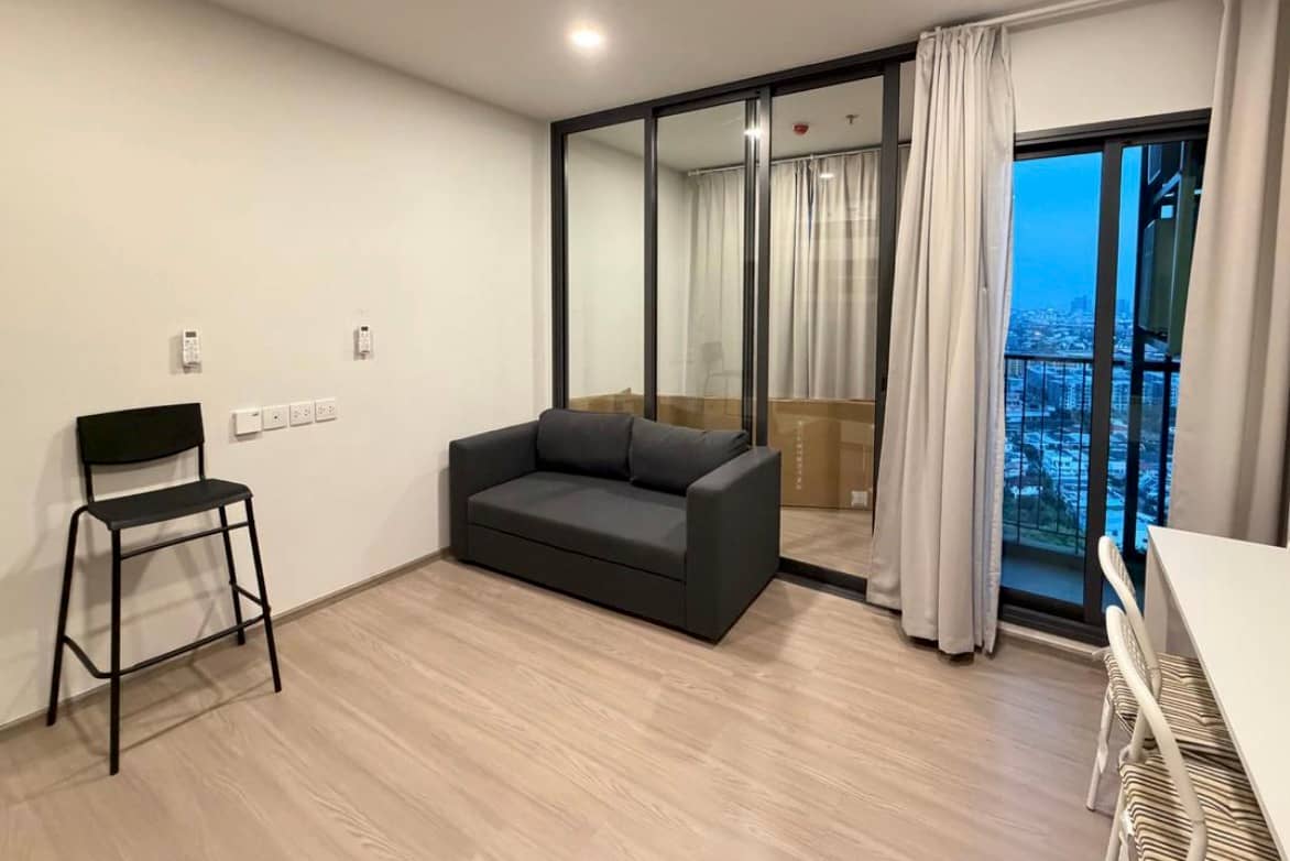 Aspire Sukhumvit-Rama 4, living room published on the PropertyScout card