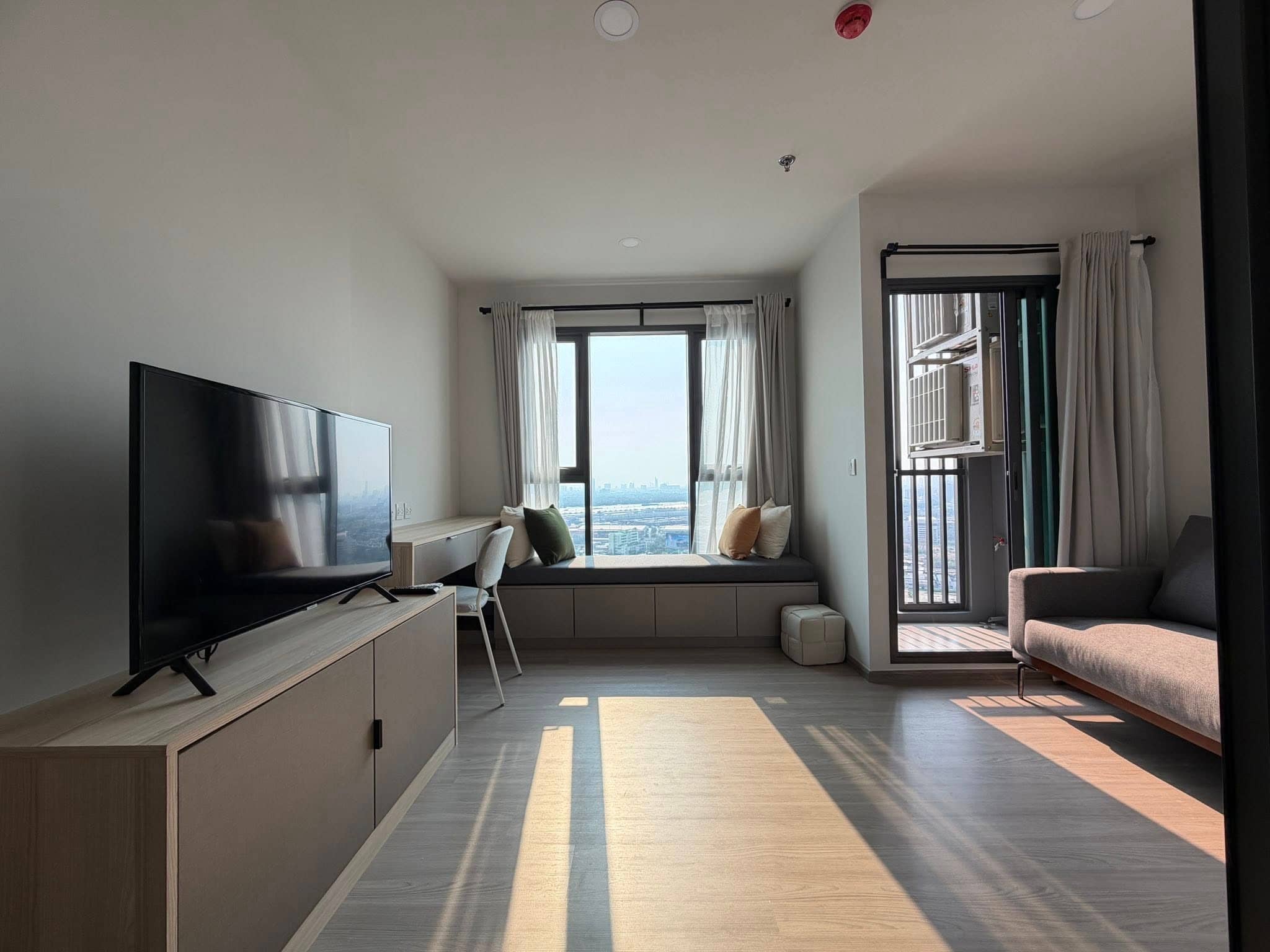 Aspire Sukhumvit-Rama 4, living room published on the PropertyScout card