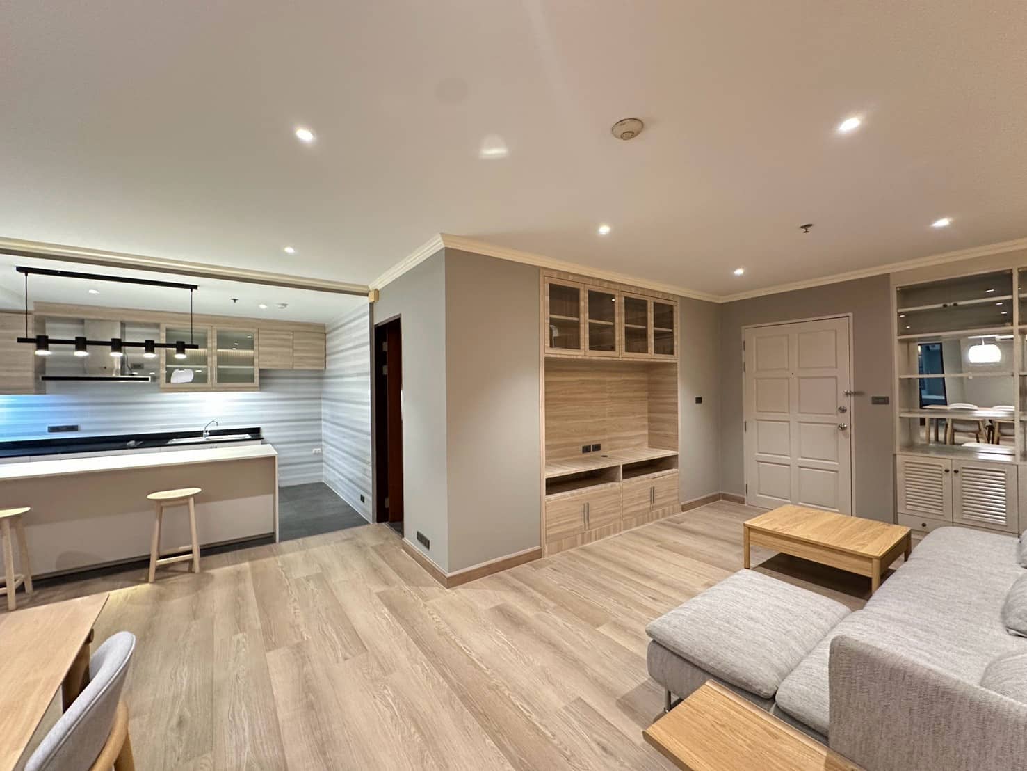 Baan Suanpetch, living room published on the PropertyScout card